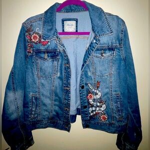 Mudd XL Jean jacket with embroidery. Like new *